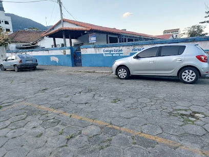 Fachada da E M Caetano de Oliveira