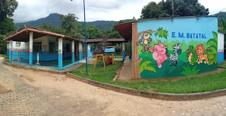 Fachada da Escola Municipal Batatal