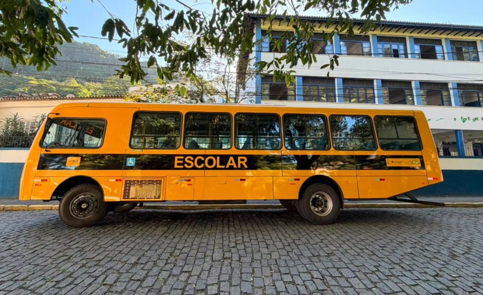Reforço no transporte escolar: Mangaratiba recebe ônibus 0KM