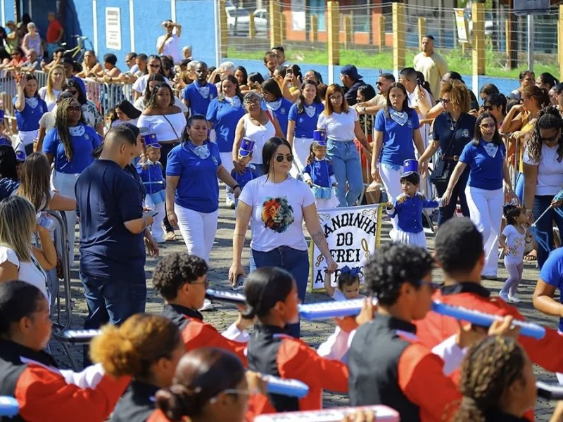 5º dia de Desfile Cívico lota as ruas de Muriqui