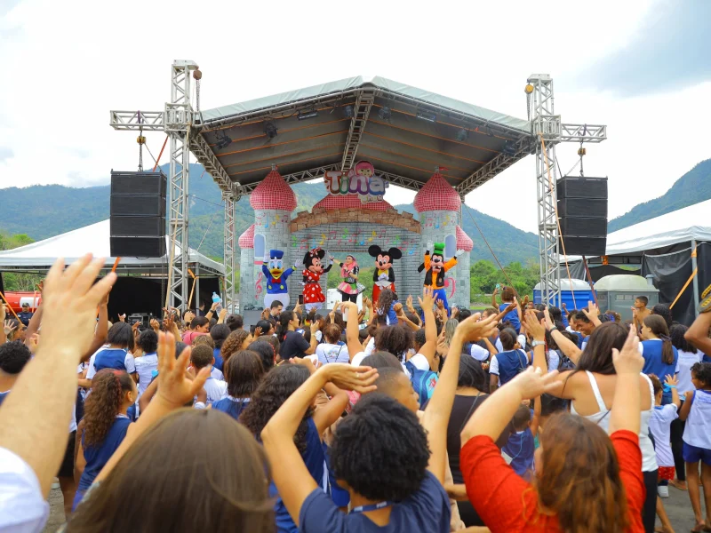 Festa das Crianças reúne mais de 6 mil alunos da rede municipal de Mangaratiba